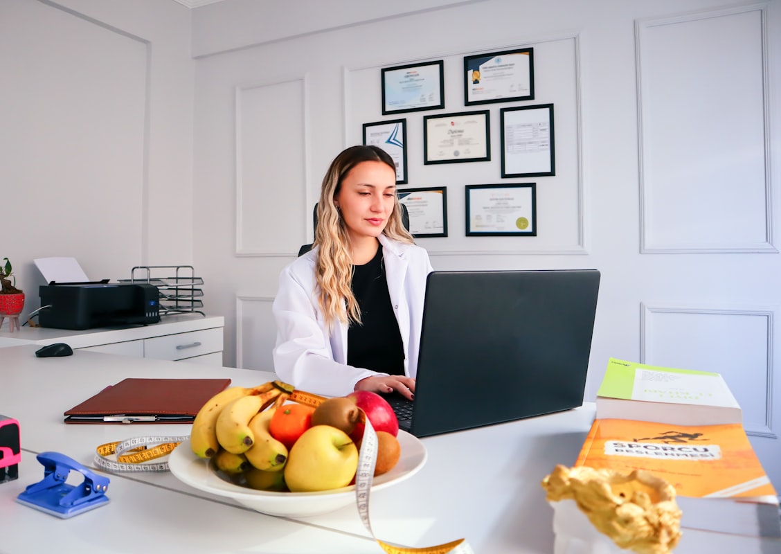 Alimentación equilibrada y hábitos saludables
